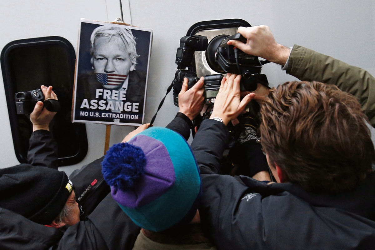 Julian Assange vor dem Westminster Magistrates Court in London, 13. Januar