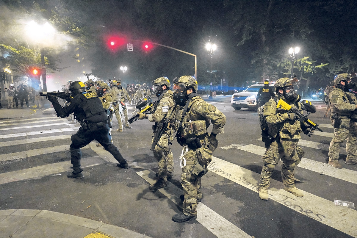 Auch am Sonntag sind US-amerikanische Bundesbeamte in Portland, Oregon, gegen Demonstranten im Einsatz