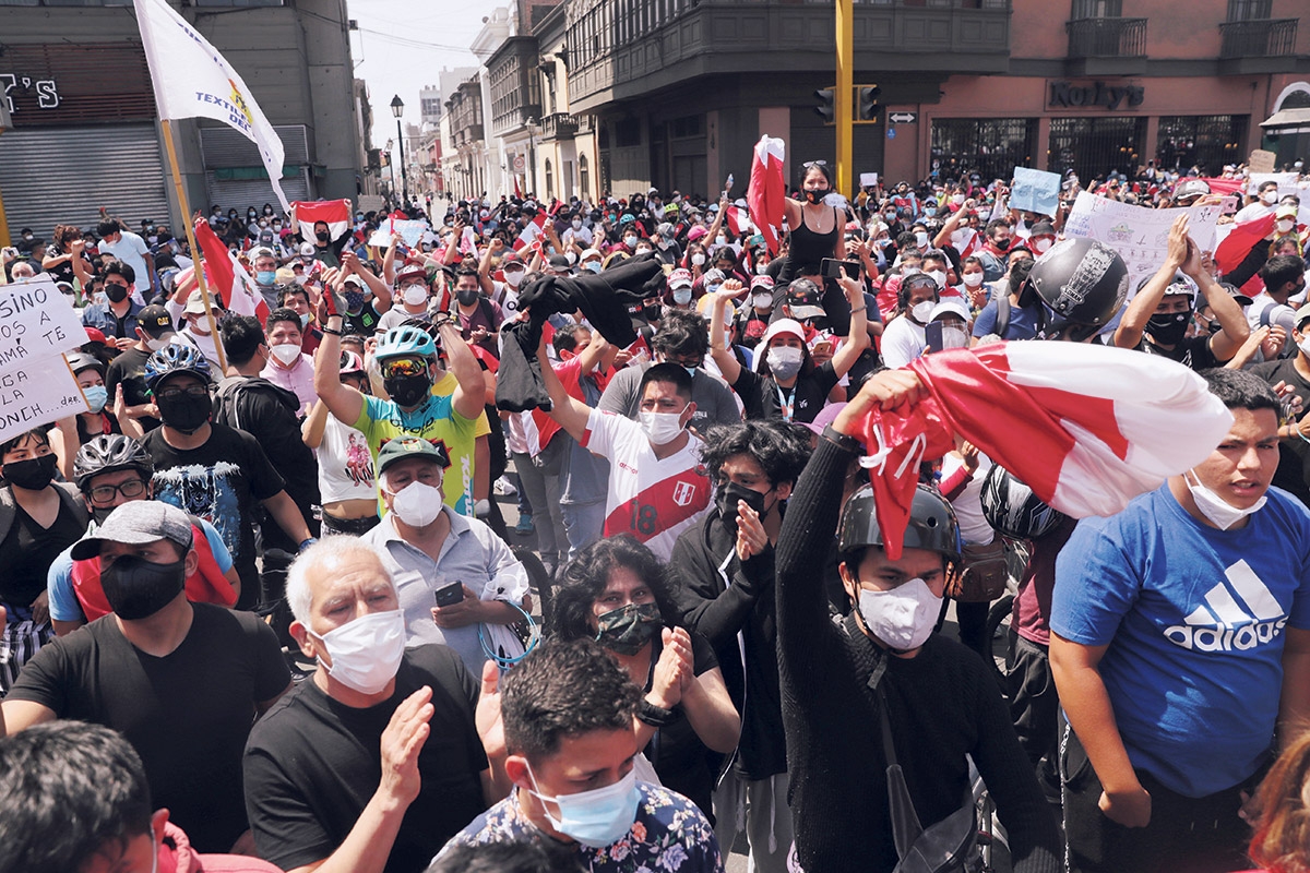 Peruaner feiern den Rücktritt von Manuel Merino