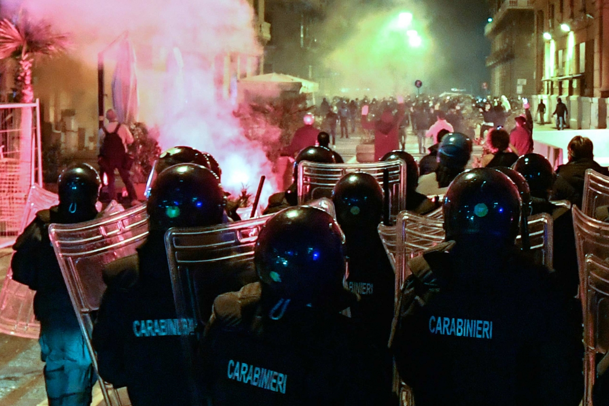 Carabinieri in Neapel im Oktober 2020