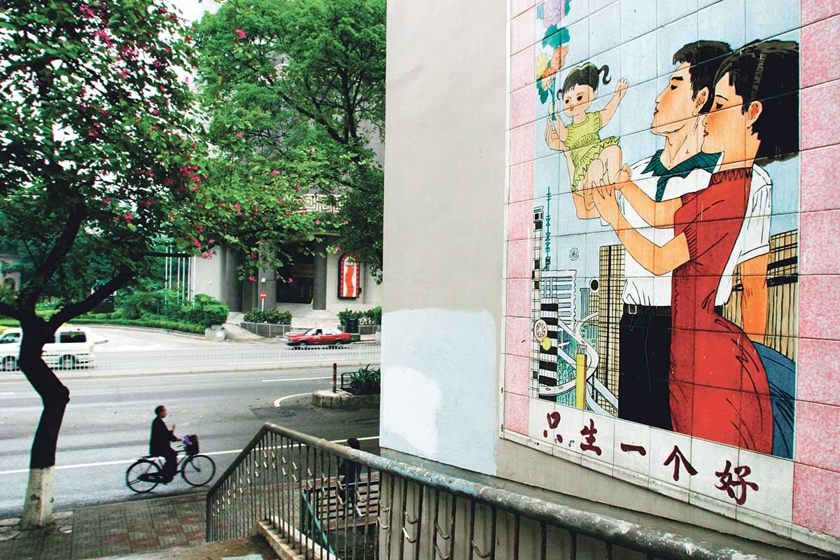 Ein Wandbild in Guangzhou propagiert die »Ein-Kind-Politik«, 2009