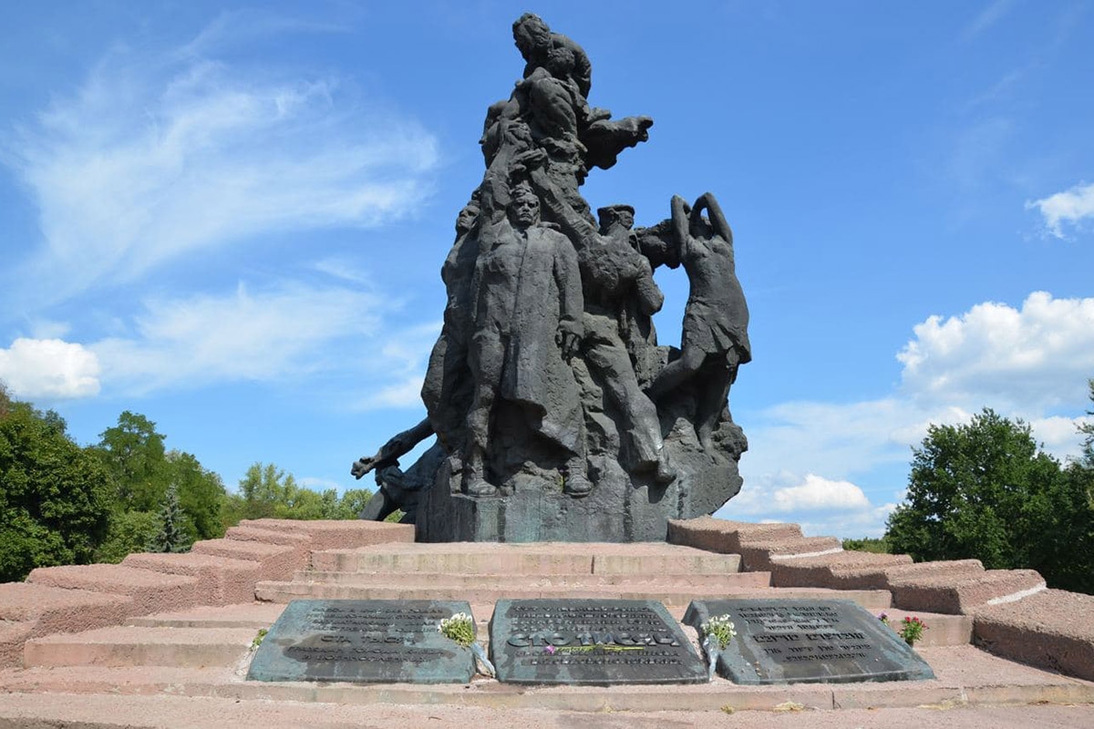  Das 1976 errichtete Monument für die erschossenen »Bürger Kiews und Kriegsgefangenen« in Babyn Jar