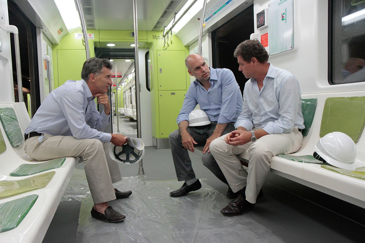 Mauricio Macri und Horacio Rodríguez Larreta bei einem Gespräch mit dem Vorsitzenden der U-Bahn-Gesellschaft von Buenos Aires