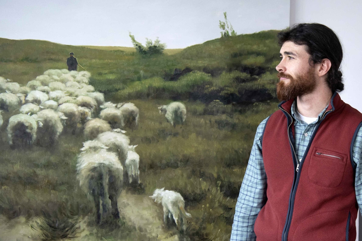 Franco A. im Büro seines Verteidigers im Hintergrund Bild einer Schafherde