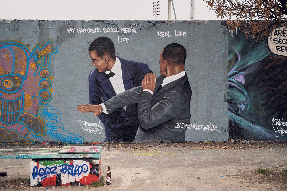 Graffito im Berliner Mauerpark, das die Ohrfeige für Chris Rock zeigt