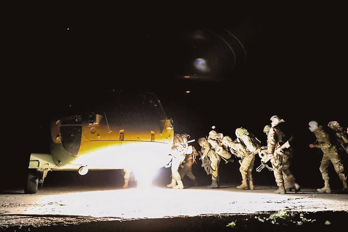 Türkisches Militär bei Nacht