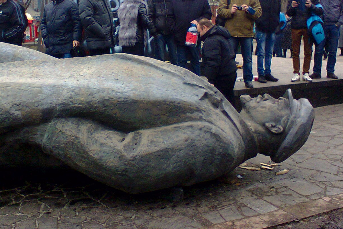 Gefallene Lenin-Statue