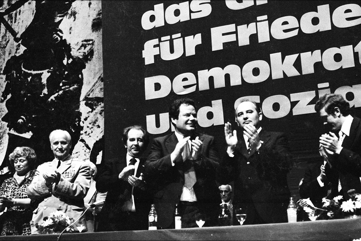 Michail Gorbatschow bei einer Veranstaltung der DKP zum 30. Jahrestag des Kriegsendes in Nürnberg