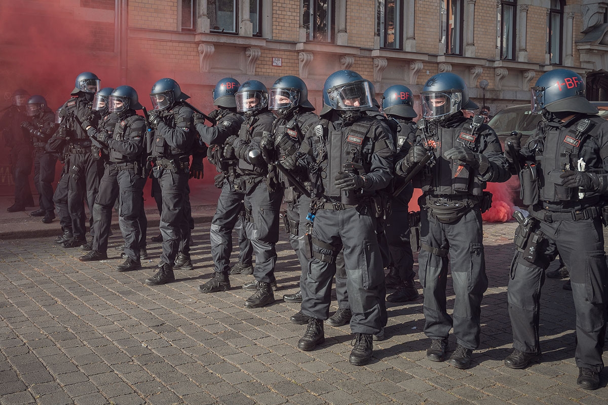 Polizei mit Körperpanzern, Leipzig, 3. Juni 2023