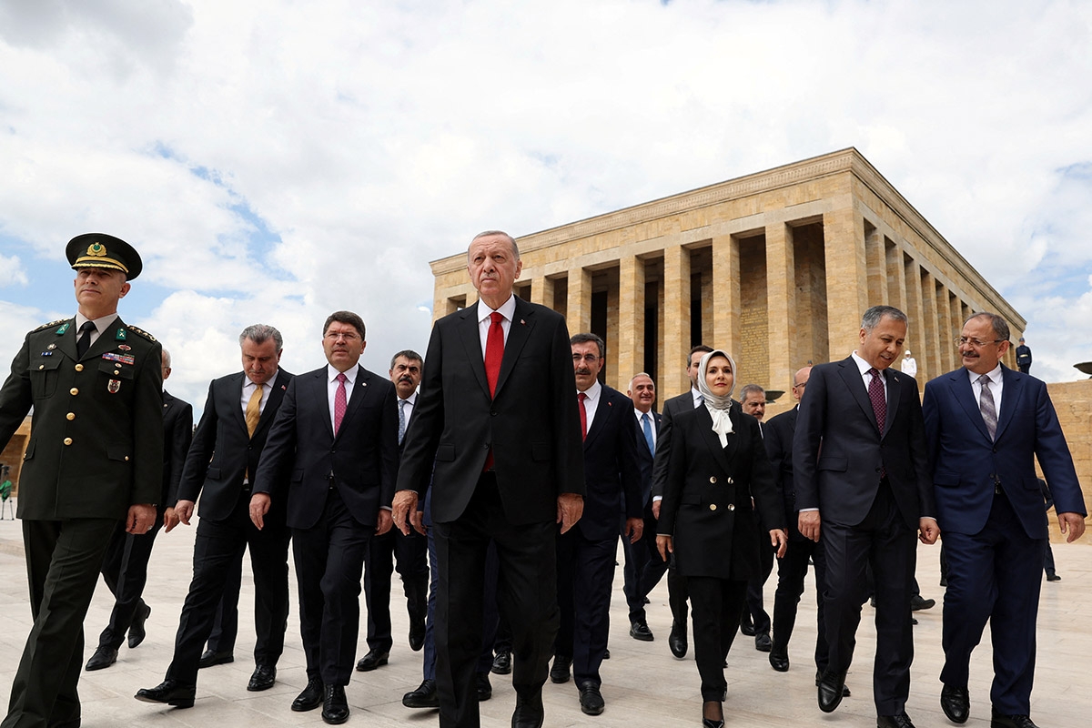 Präsident Recep Tayyip Erdoğan und die Mitglieder seines neuen Kabinetts besuchen das Atatürk-Mausoleum in Ankara, 6. Juni