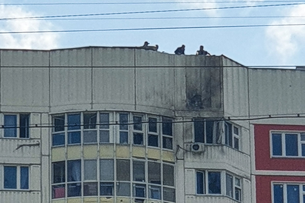 Schäden an einem Wohngebäude in Moskau nach einem Drohnenangriff, 30. Mai