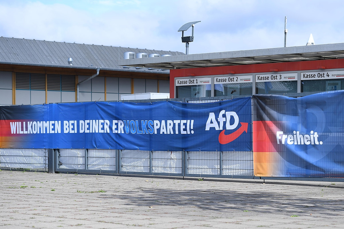 Banner beim AfD-Parteitag am Freitag voriger Woche Magdeburg