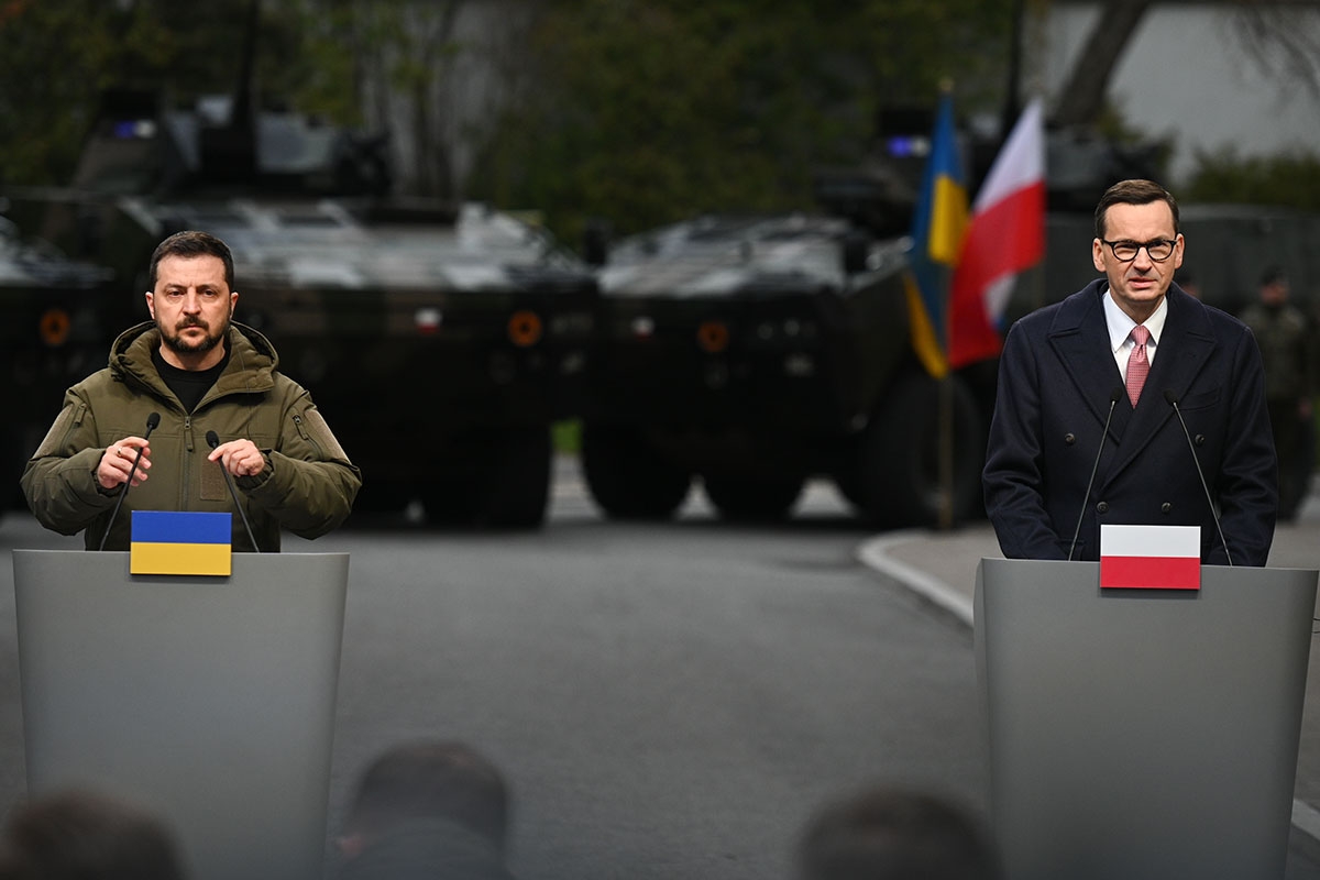 Polens Ministerpräsident Mateusz Morawiecki (r.) und der ukrainische Präsident Wolodymyr Selenskyj