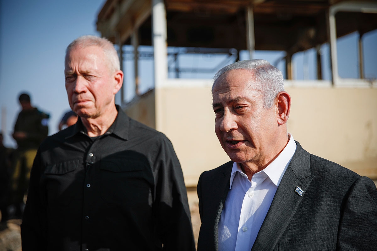 Ministerpräsident Benjamin Netanyahu (r.) und Verteidigungsminister Yoav Gallant (beide Likud)