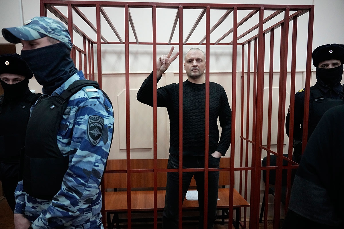 Sergej Udalzow, ein Anführer der Linken Front und Unterstützer des Kriegs gegen die Ukraine, in einem Gerichtssaal in Moskau, 12. Januar