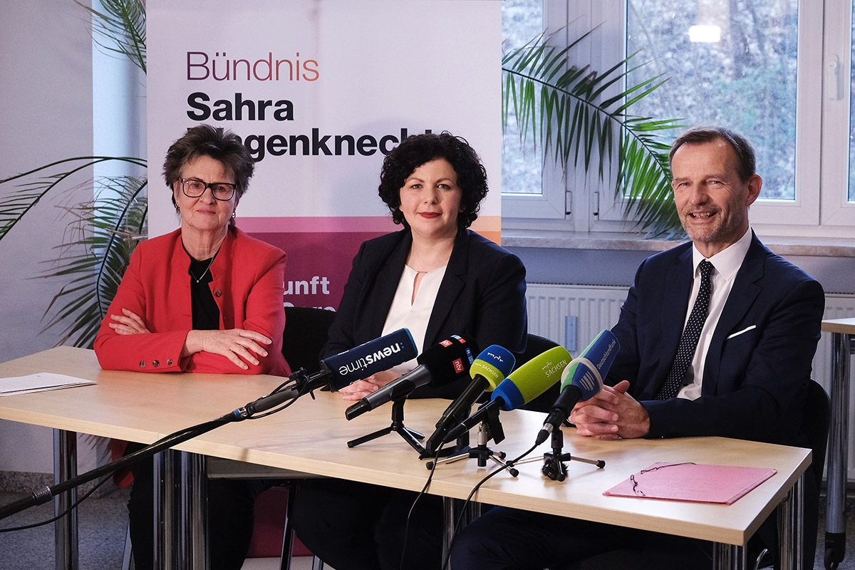Die beiden sächsischen Landesvorsitzenden des BSW, Sabine Zimmermann (l.) und Jörg Scheibe (r.), mit der BSW-Bundesvorsitzenden Amira Mohamed Ali