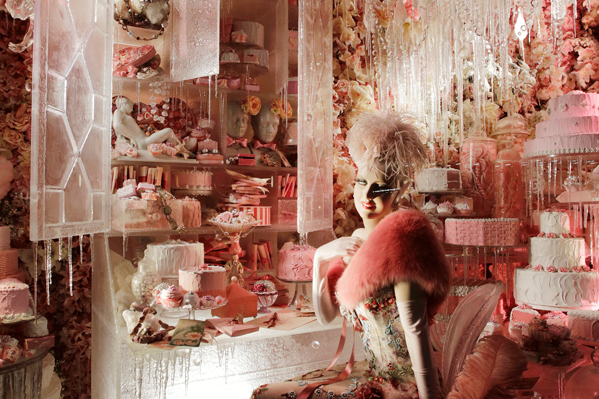 Lust auf Luxus. Blick in ein Schaufenster des Luxuskaufhauses Bergdorf Goodman in New York City