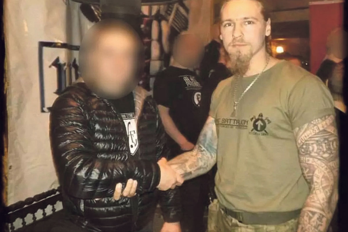 Russische Neonazi-Truppe: Russitsch-Kommandeur Jan Petrowskij alias Woislaw Torden (r.) sitzt in Finnland in U-Haft