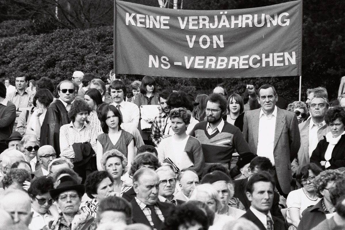 Ehrung der Opfer des NS-Regimes am 13. April 1979 in Dortmund. Am 3. Juli desselben Jahres beschloss der Bundestag, dass Mord künftig nicht mehr verjährt. Es war das Ende einer fast 20jährigen Debatte über die Verfolgung von NS-Kriegsverbrechen