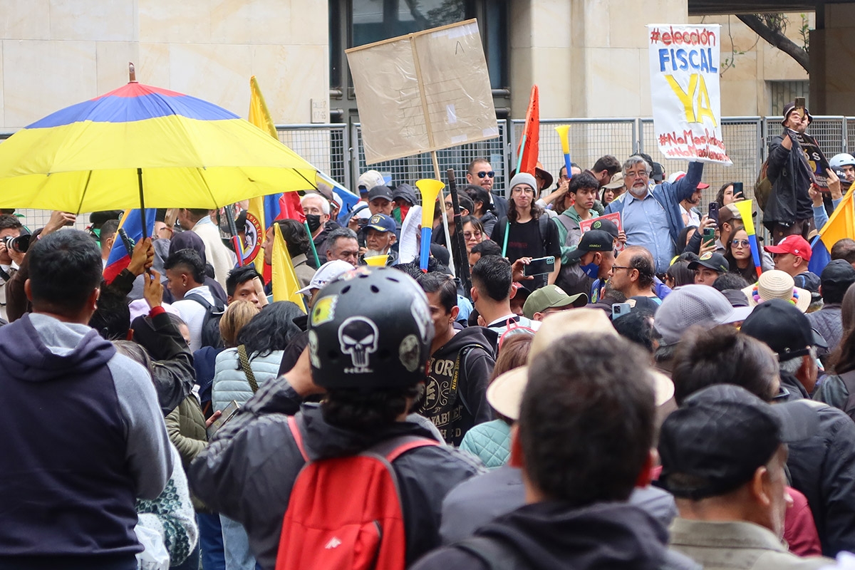 Umzingelter Justizpalast. Proteste in Bogotá wegen der verzögerten Ernennung der Generalstaatsanwältin Camargo im Februar