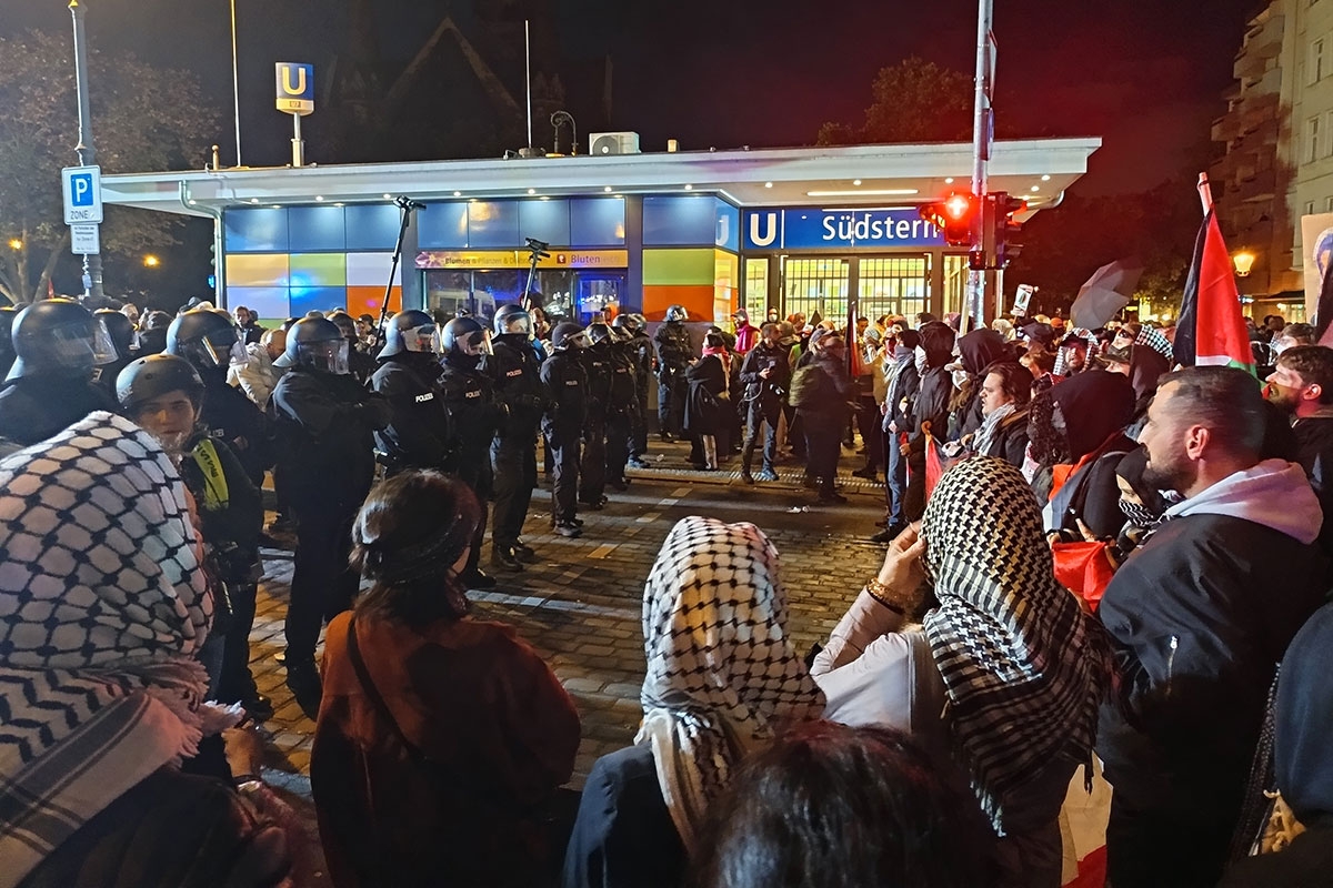 Konfrontation von Antisemitendemo und Polizei am Südstern in Berlin-Kreuzberg am vergangenen Montag 