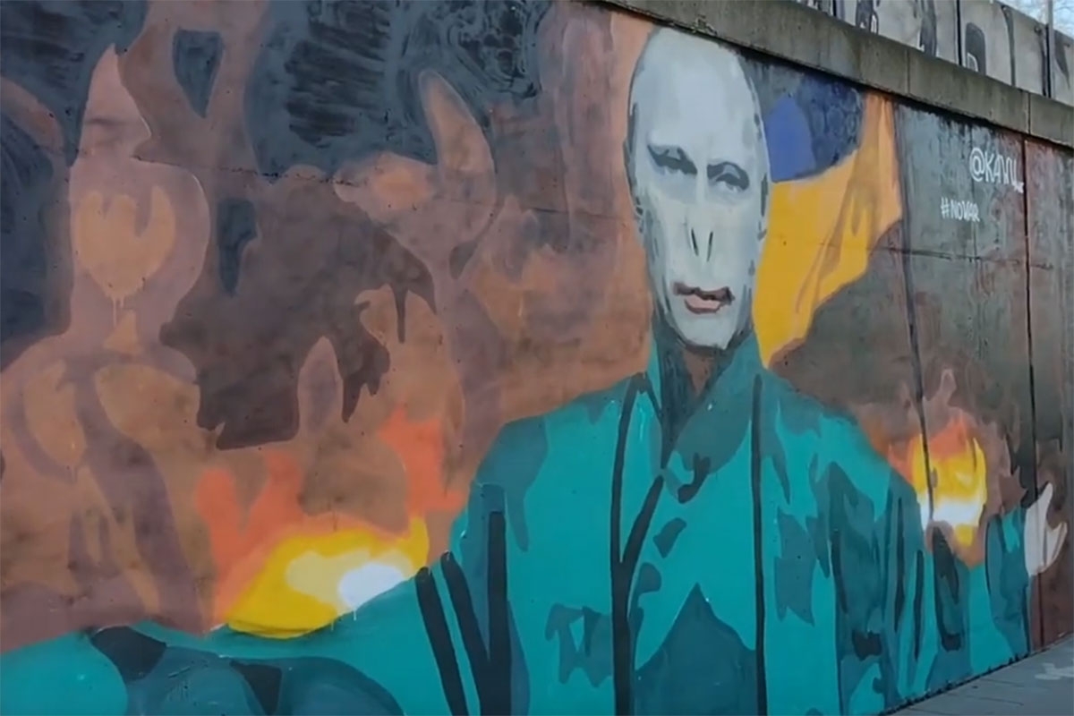 Ist er nur mit dem richtigen Fluch zu bekämpfen? Voldemort Putin, Grafito in Poznań (Polen)