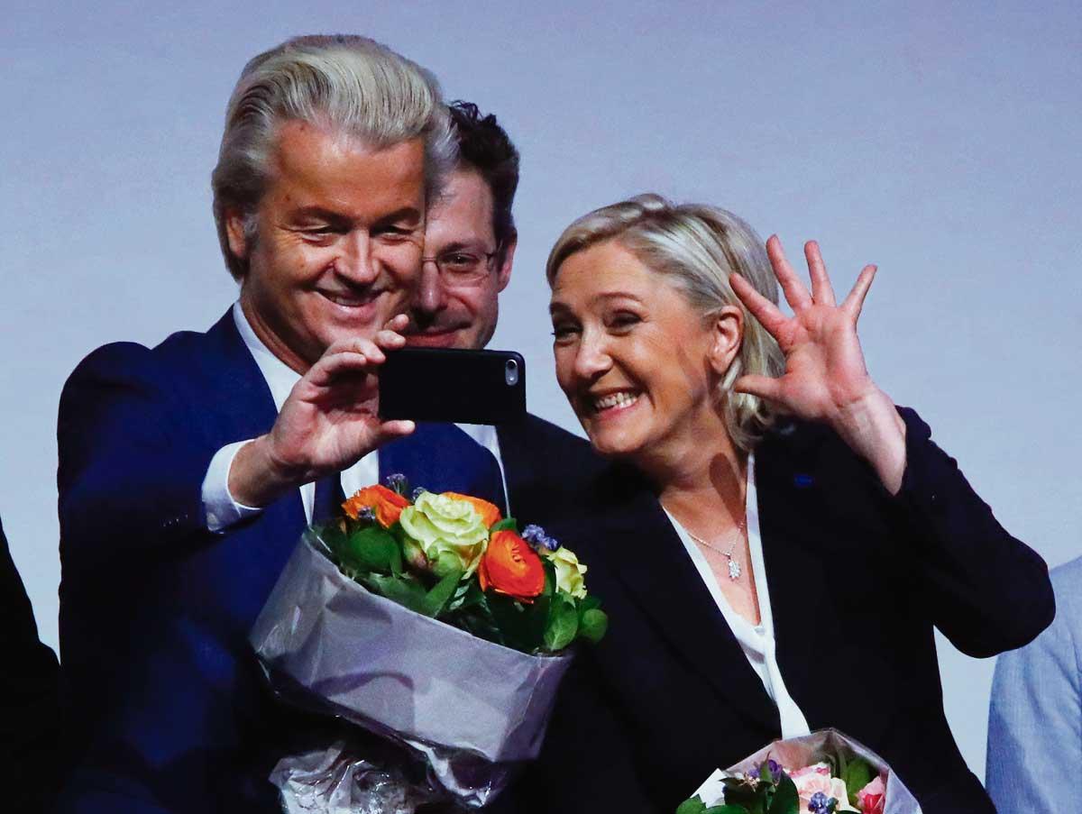 Geert Wilders macht ein Selfie
