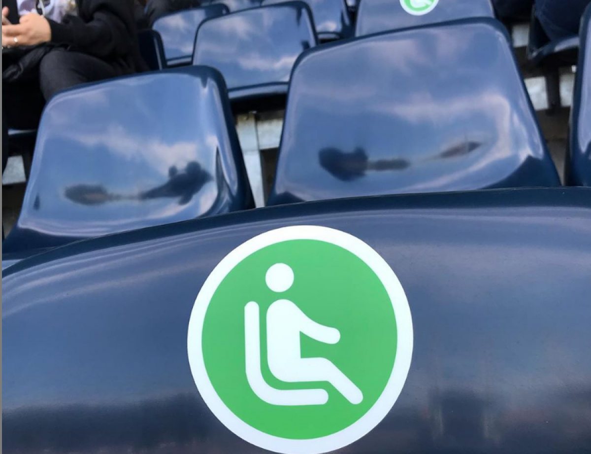Nur auf Schalen mit WhatsApp-Sticker setzen! Infektionsschutz im Potsdamer Karl-Liebknecht-Stadion
