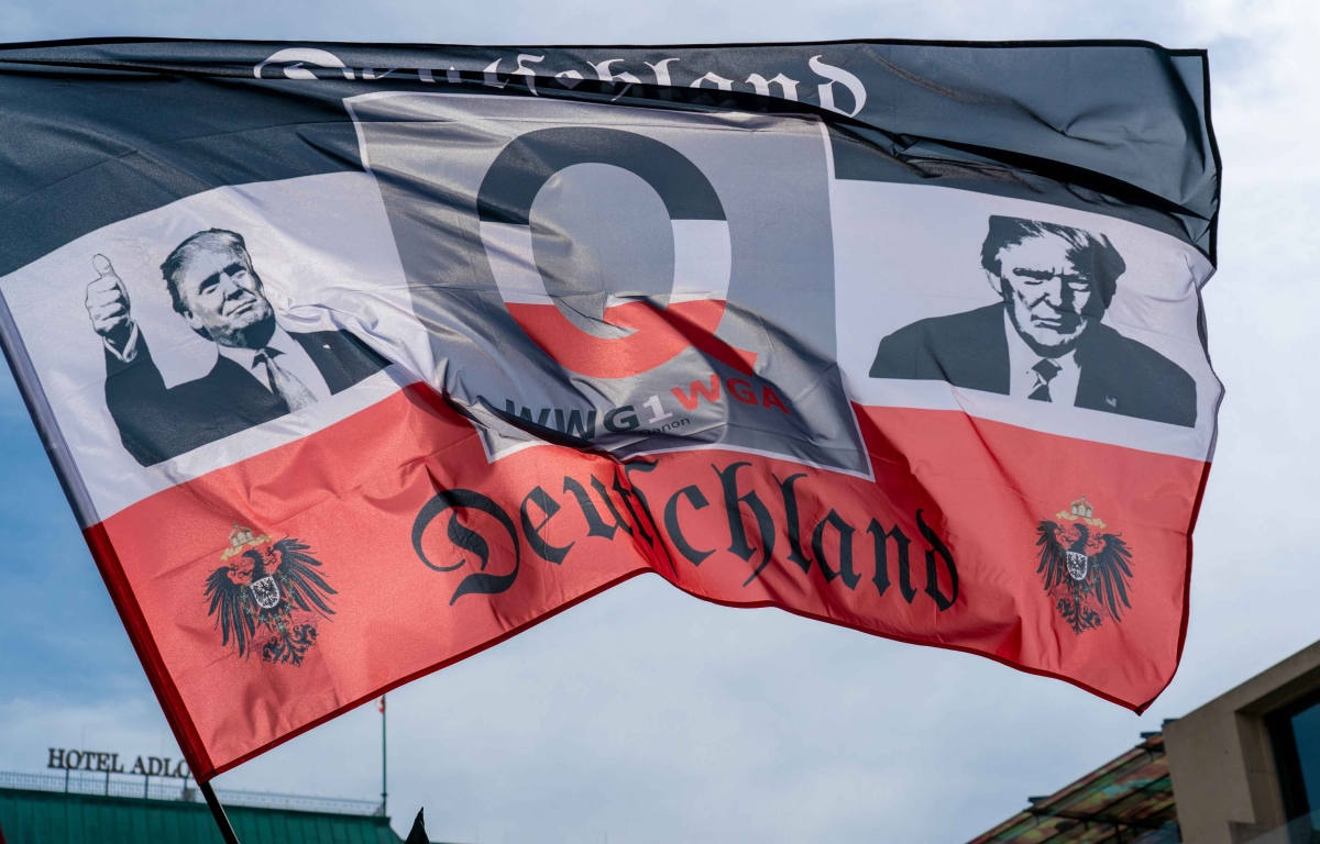 Fahne auf »Querdenken«-Demonstration am 29. August in Berlin