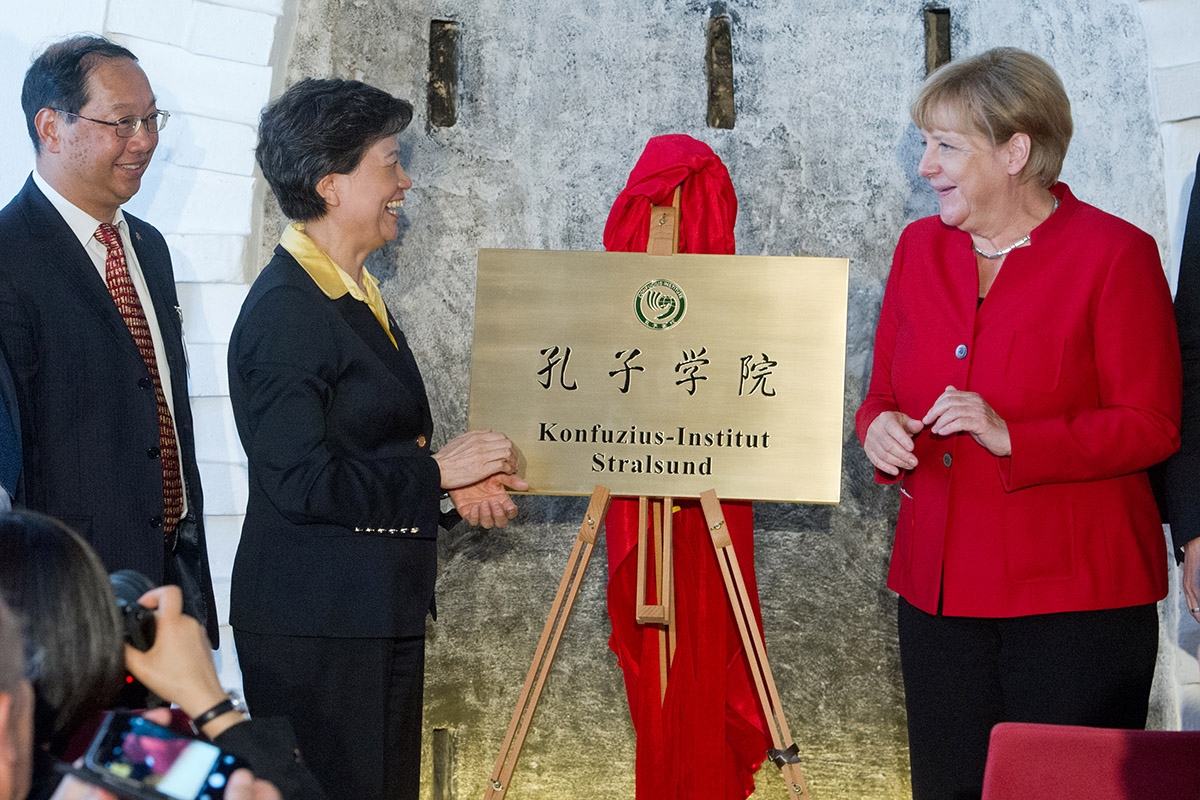Bundeskanzlerin Angela Merkel bei der Eröffnungsfeier des Konfuzius-Instituts in Stralsund