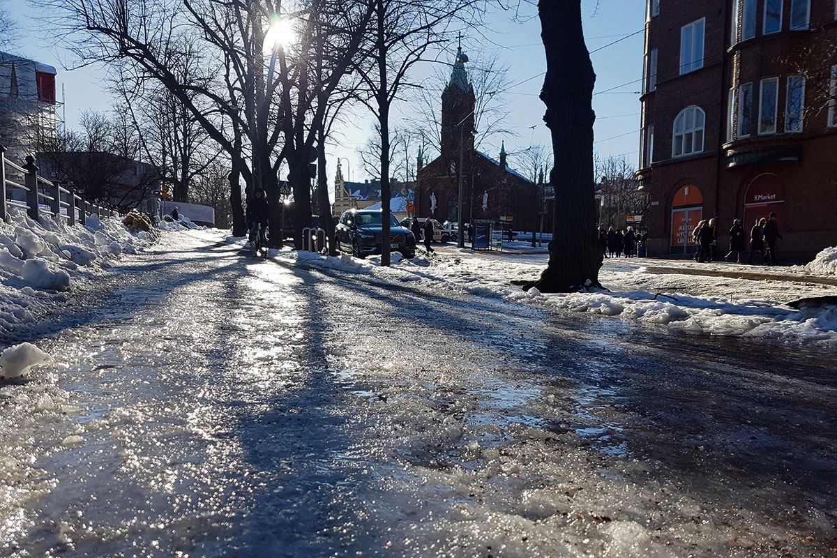 Eisbedeckte Straßen in Helsinki