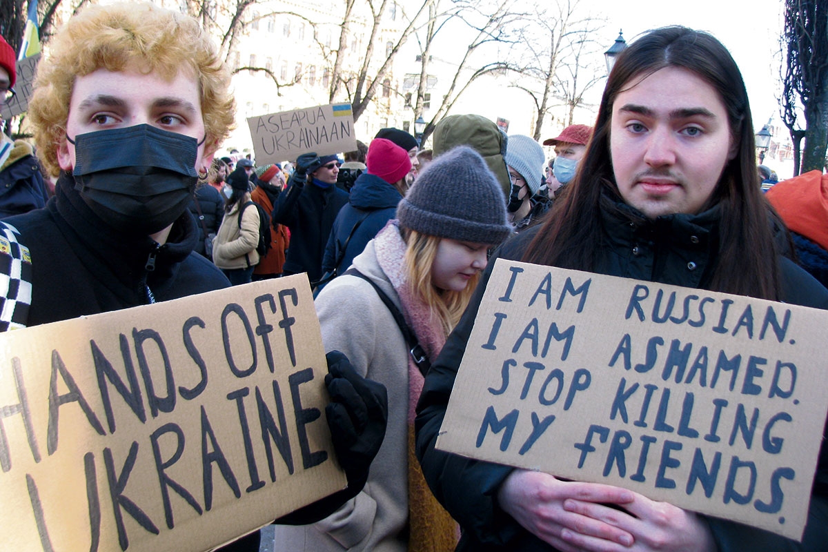 Die russischen Studenten Timmi und Artemiy kritisieren Putin