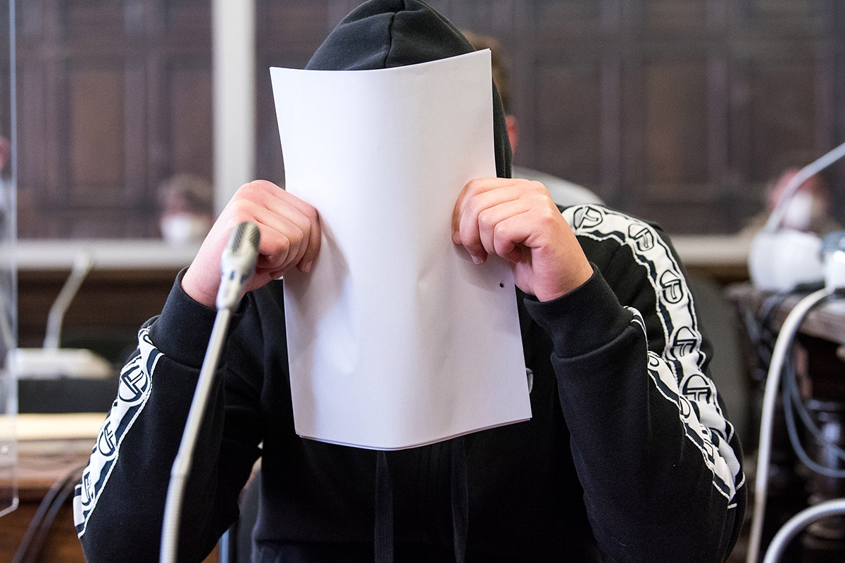 Der 21jährige Angeklagte am Donnerstag voriger Woche im Oberlandesgericht in Hamburg