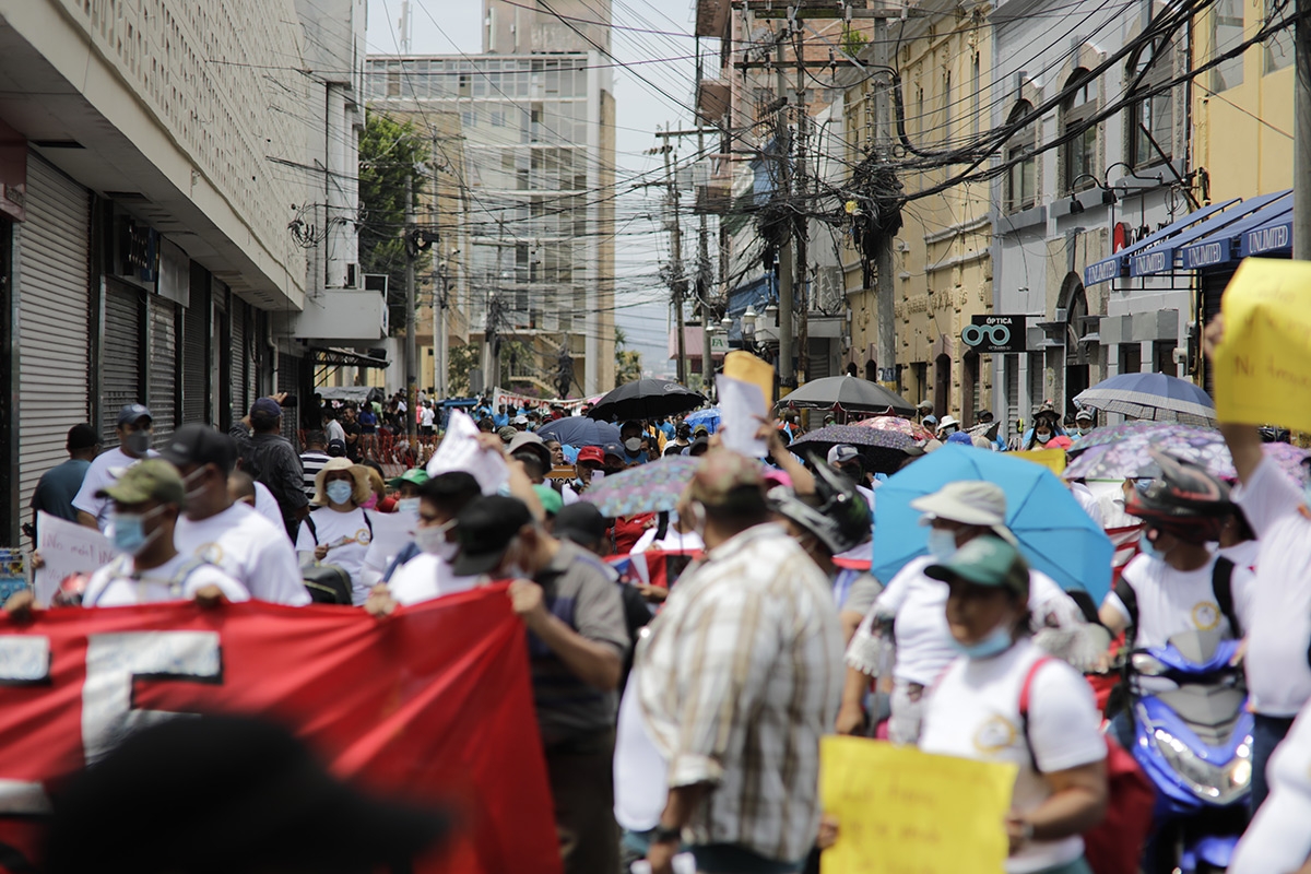 Unterstützerinnen und Unterstützer der honduranischen Präsidentin bei einer Kundgebung zum Arbeiterkampftag am 1. Mai in Tegucigalpa