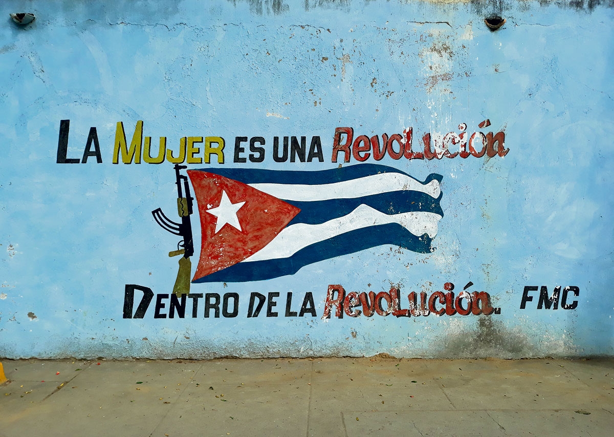 Wandbild in Havanna "Mujer es una Revolucion"