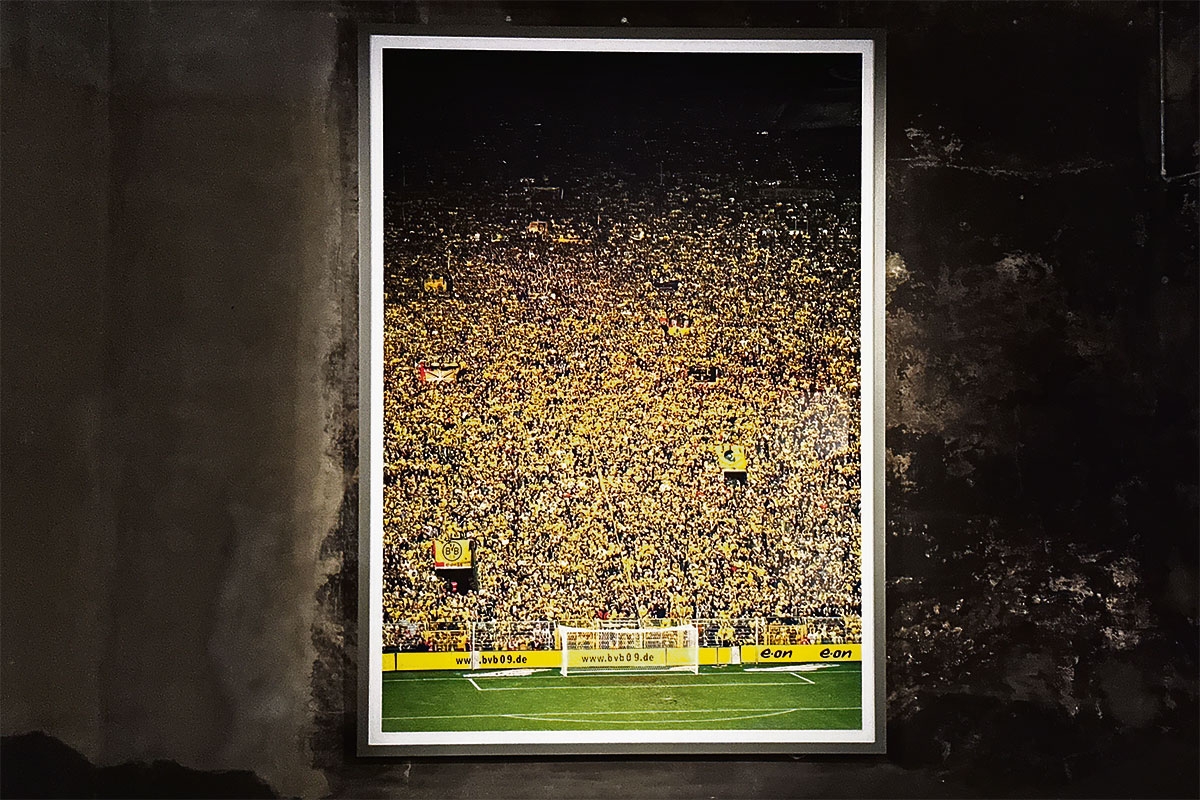Die berühmte »gelbe Wand«. Andreas Gurskys Bild »­Dortmund«