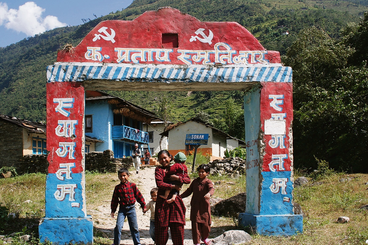 Die Kommunistische Partei Nepals (Maoistisches Zentrum) kontrollierte im Bürgerkrieg von 1996 bis 2006 einen Teil des Landes