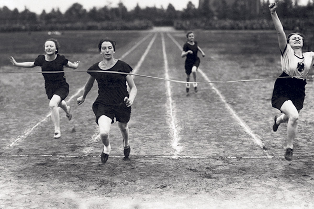Lilli Henoch (2.v.l.) beim Sprint