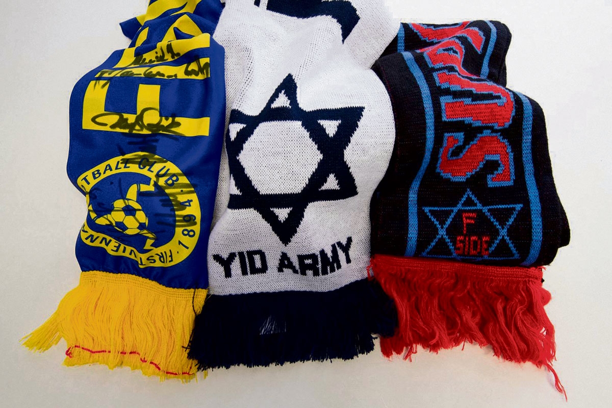 Fan-Schals von »Partizan Rothschild«, »Yid Army«, »F-Side Amsterdam«