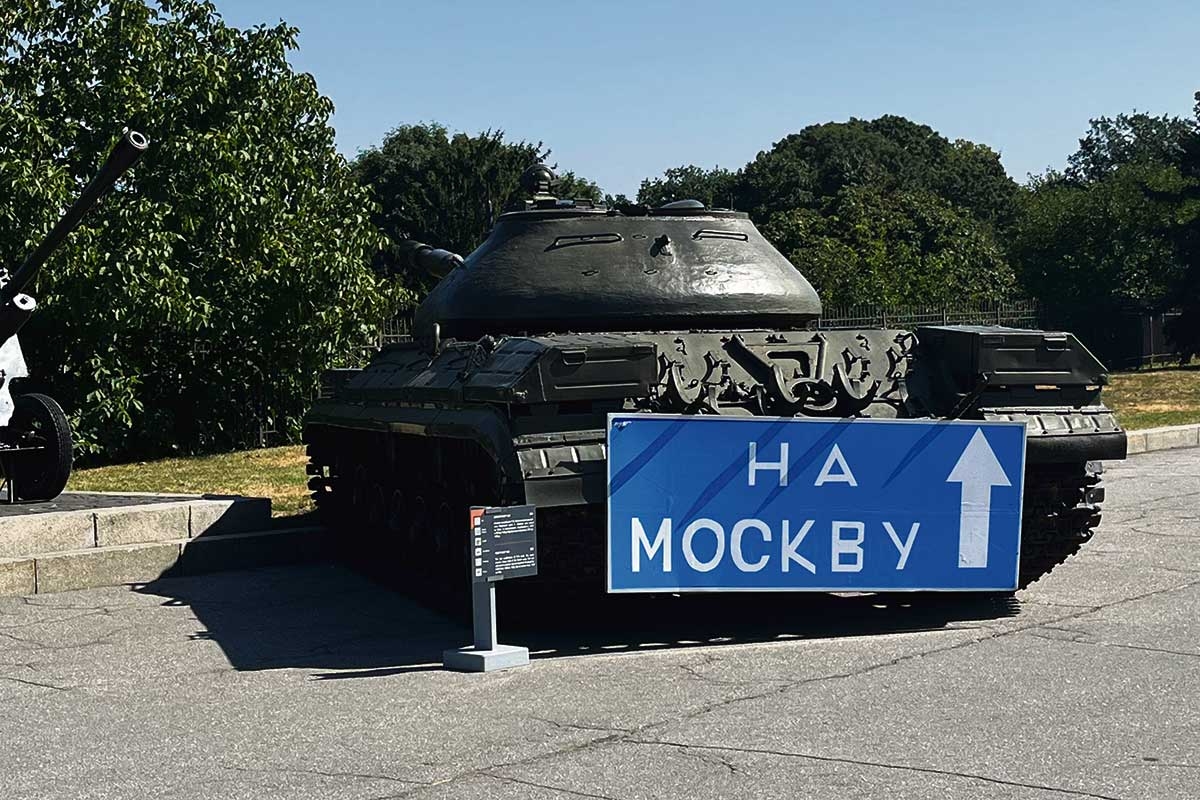 Ein sowjetischer Panzer im Nationalen Museum der Geschichte der Ukraine im Zweiten Weltkrieg