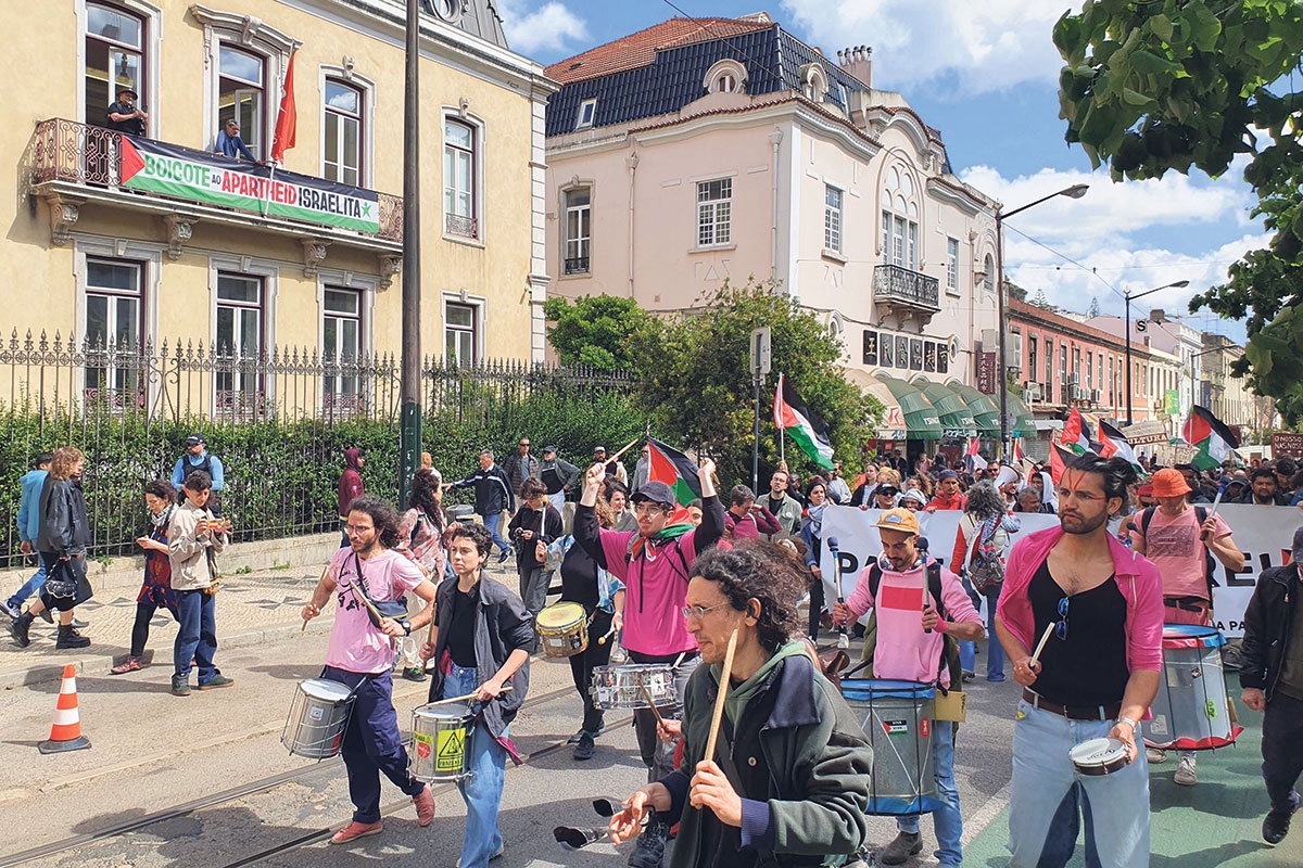 Niemals ohne Trommeln. Boykottaufrufe, Palästina-Fahnen und voran eine ­queere Musikgruppe bei der Demonstration zum 1. Mai