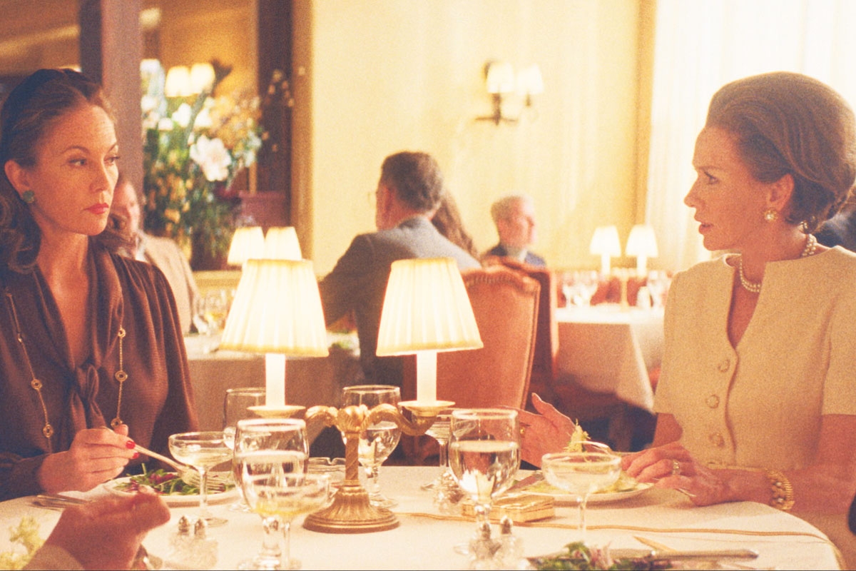 Ladys who lunch: Slim Keith (Diane Lane) und Paley (Naomi Watts, v.l.)
