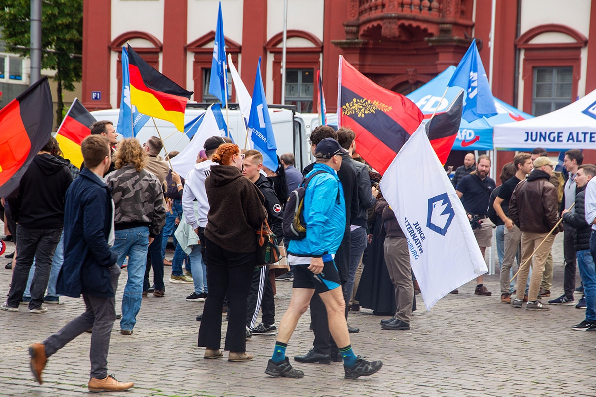 Sogenannte Mahnwache der Jungen Alternative unter dem rassistischen Motto »Remigration hätte diese Tat verhindert«. Mannheim, 2. Juni