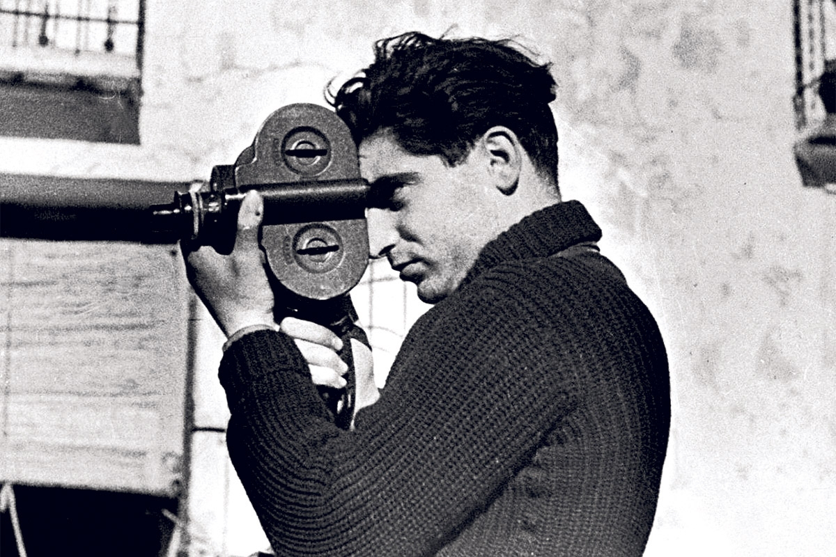 Robert Capa im Spanischen Bürgerkrieg, 1937, fotografiert von Gerda Taro
