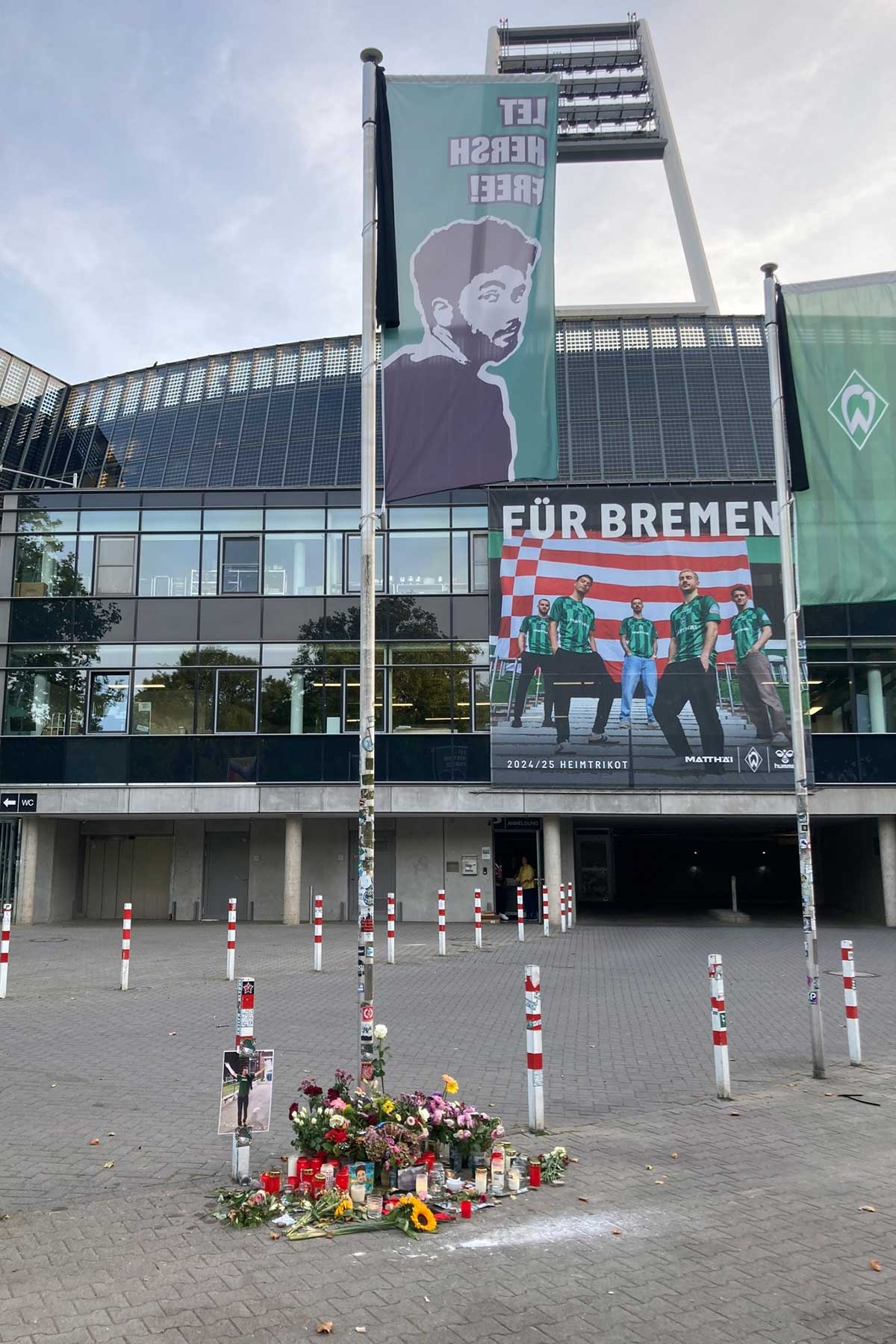 Trauer um Hersh Goldberg-Polin vor dem Bremer Weserstadion