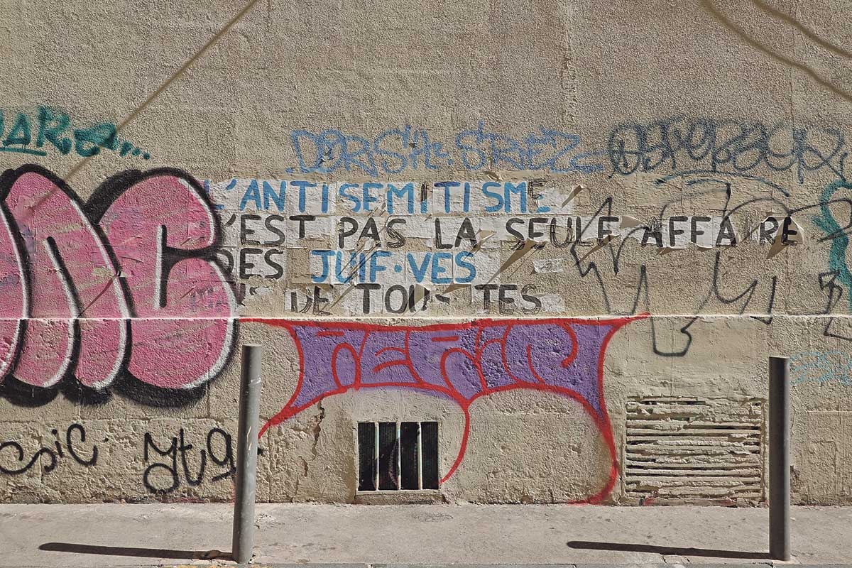 »Der Antisemitismus ist nicht nur Angelegenheit der Jüd:innen, sondern von allen.« Graffiti in der Nähe des Hauptbahnhofs von Marseille