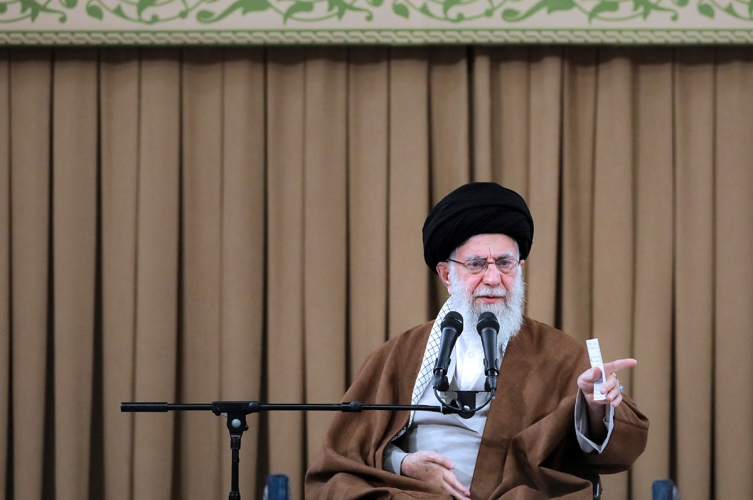 Umwegkommunikation der von der Islamischen Republik angeführten antisemitischen Internationale beendet. Irans Ayatollah-in-Chief,  Ali Khamenei, am 24. April in Teheran