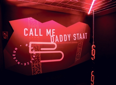 Motiv aus Ausstellung "Call me Daddy Staat"