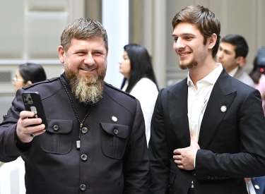 Noch wird demonstrativ gelächelt. Ramsan Kadyrow (l.) und sein Sohn Eli am 27. Mai in Taschkent 