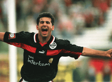 Kicken gegen Widerstände. Der ehemalige Fußballprofi István Pisont schoss beim DFB-Pokal 1998 für Eintracht Frankfurt das entscheidende Tor